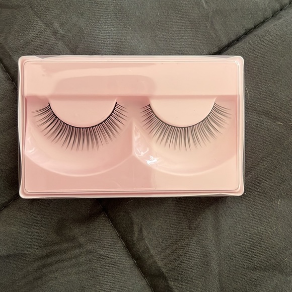 various new fake eyelashes - Picture 3 of 6